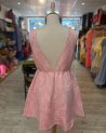 Robe patineuse à motif graphique blanc et rose