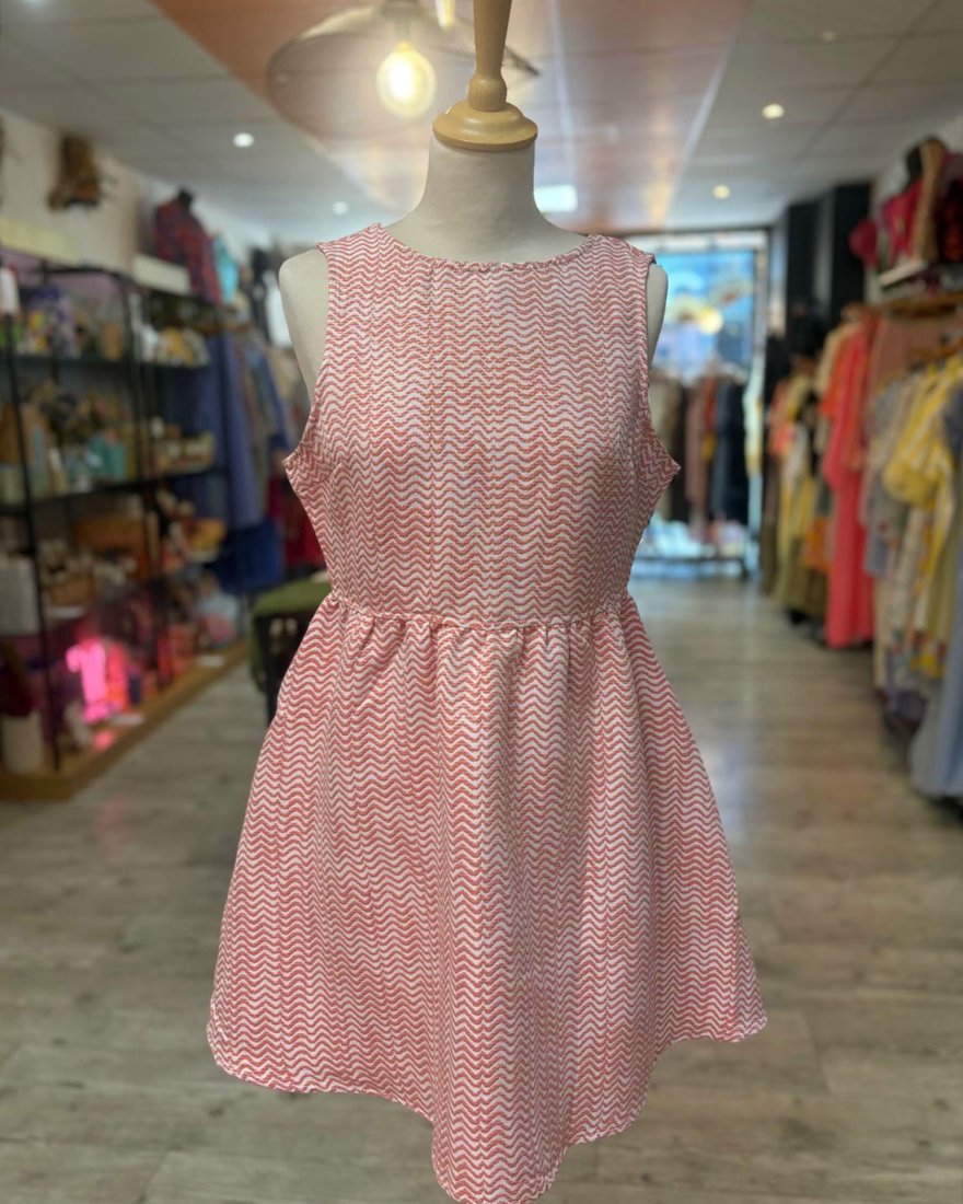 Robe patineuse à motif graphique blanc et rose