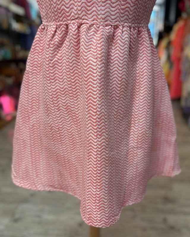 Robe patineuse à motif graphique blanc et rose