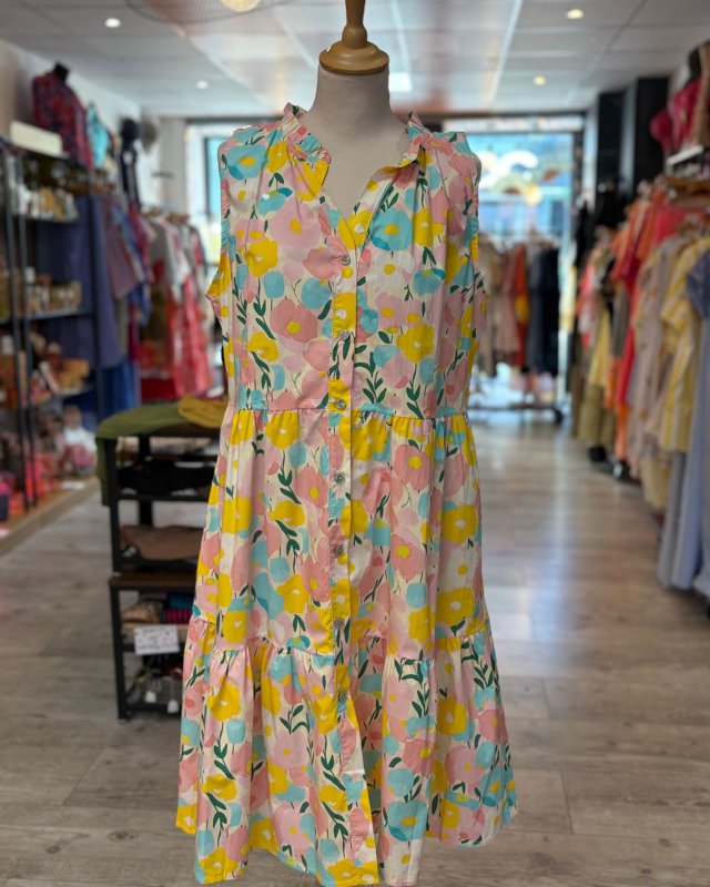 Robe fleurie sans manches...