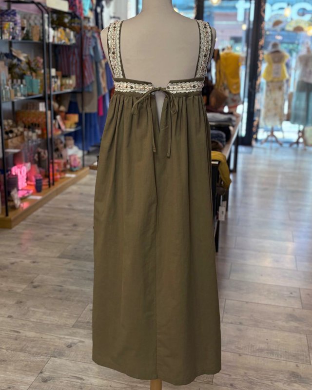Robe longue kaki à bretelles