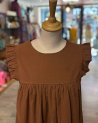 Robe courte en coton marron avec des détails en perles