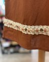 Robe courte en coton marron avec des détails en perles