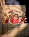 Vase Rice en céramique framboise en forme de grosse fleur