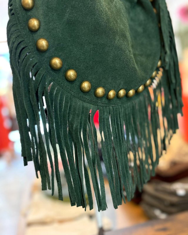 Sac à grandes franges en cuir suédé vert sapin