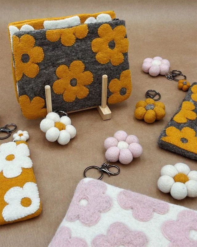 Pochette à motif fleuri en...