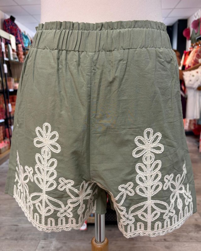 Short en toile kaki avec...
