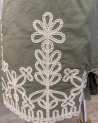 Short en toile kaki avec des jolies broderies