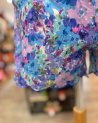 Short fleuri à imprimé bleu et mauve