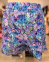 Short fleuri à imprimé bleu et mauve