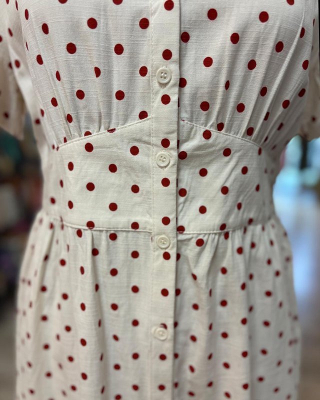 Robe longue écru à pois rouges