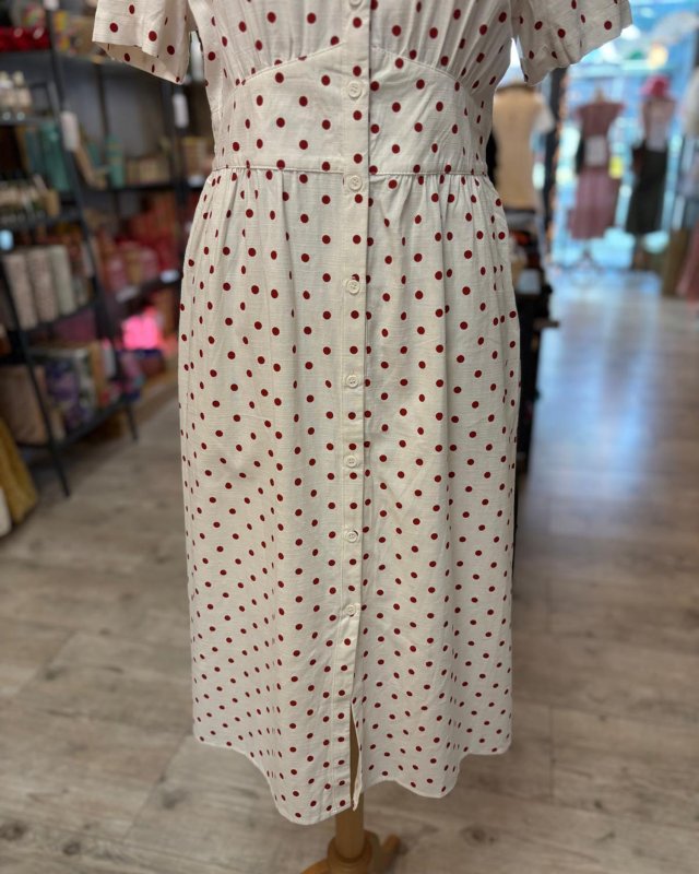 Robe longue écru à pois rouges