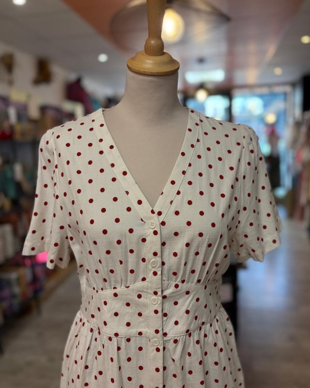 Robe longue écru à pois rouges