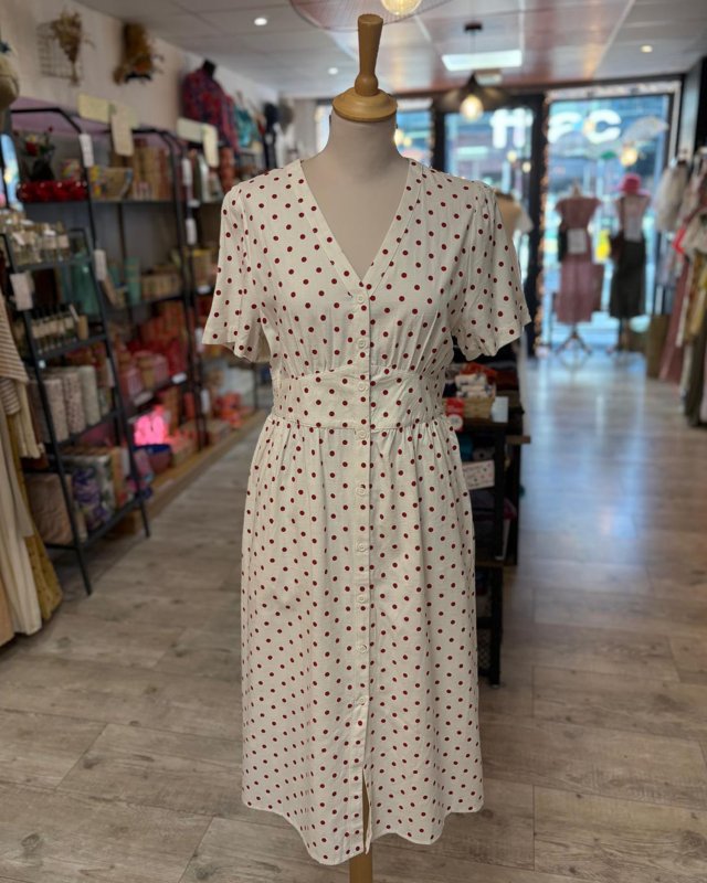 Robe longue écru à pois rouges
