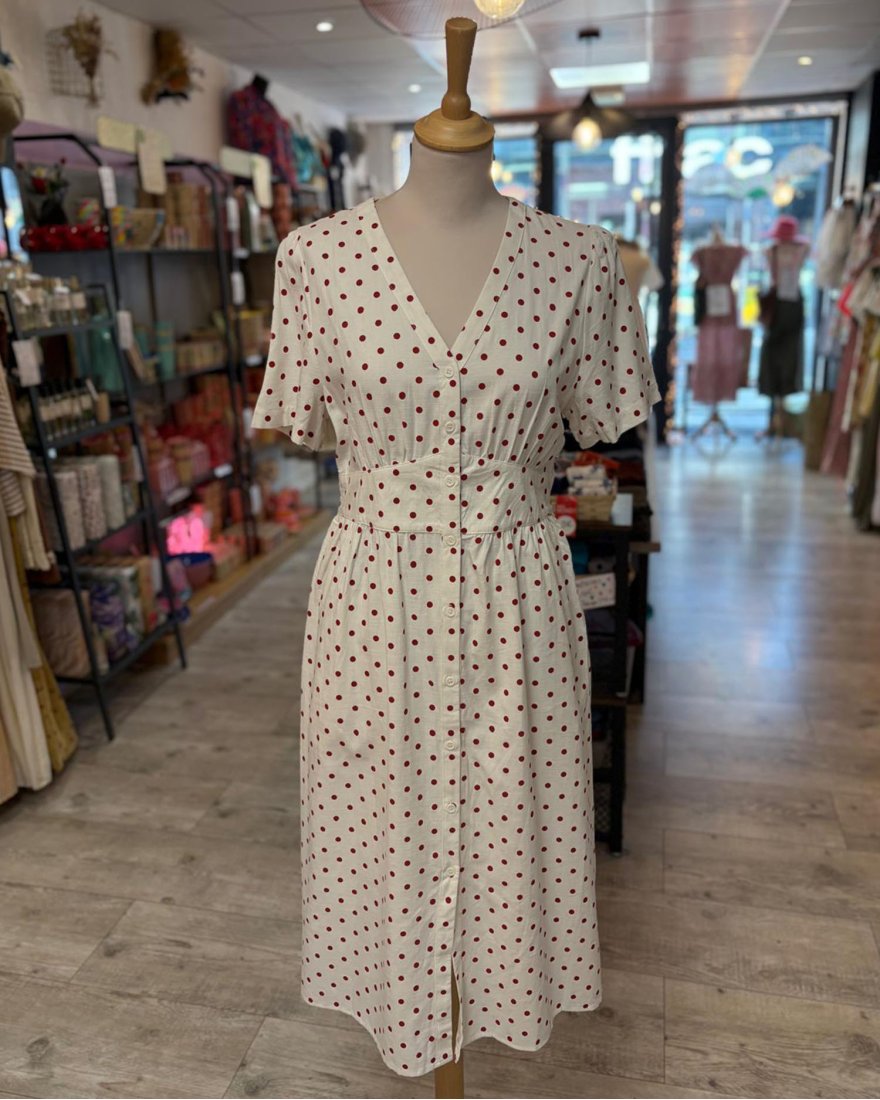 Robe longue écru à pois rouges