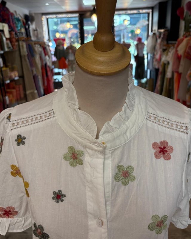 Chemisier blanc aux broderies automnales