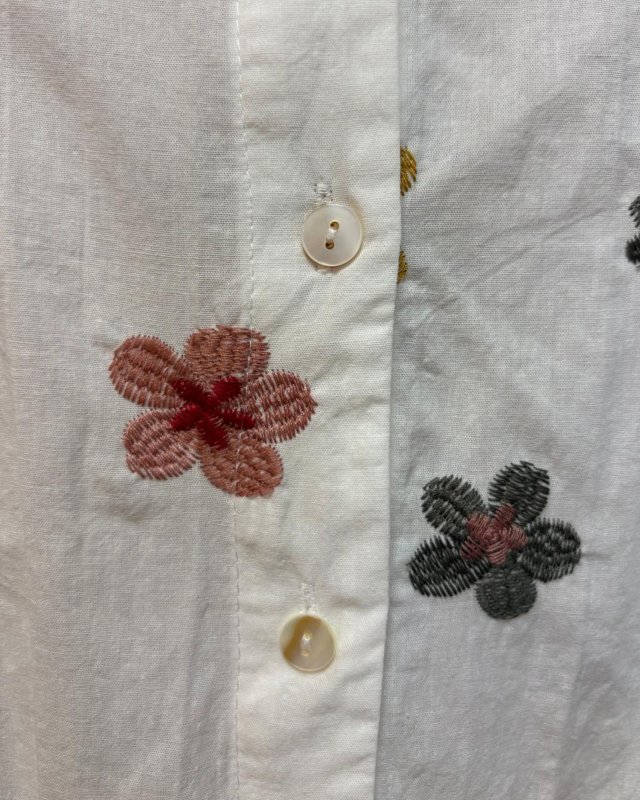 Chemisier blanc aux broderies automnales