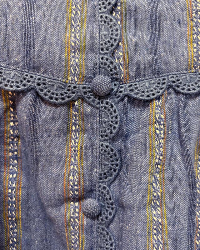Blouse bleue à bretelles larges