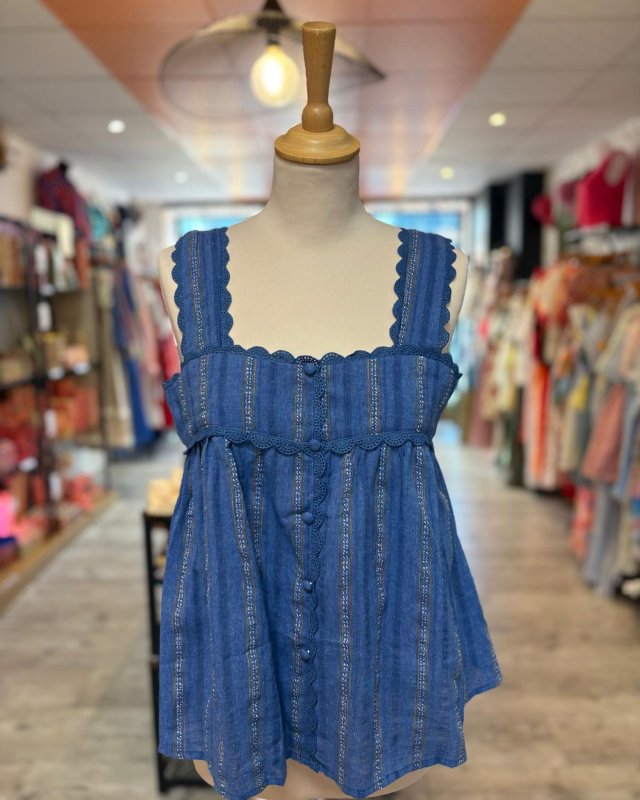 Blouse bleue à bretelles...