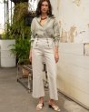 Jean à pont Victorine en denim naturel avec des rayures vertes