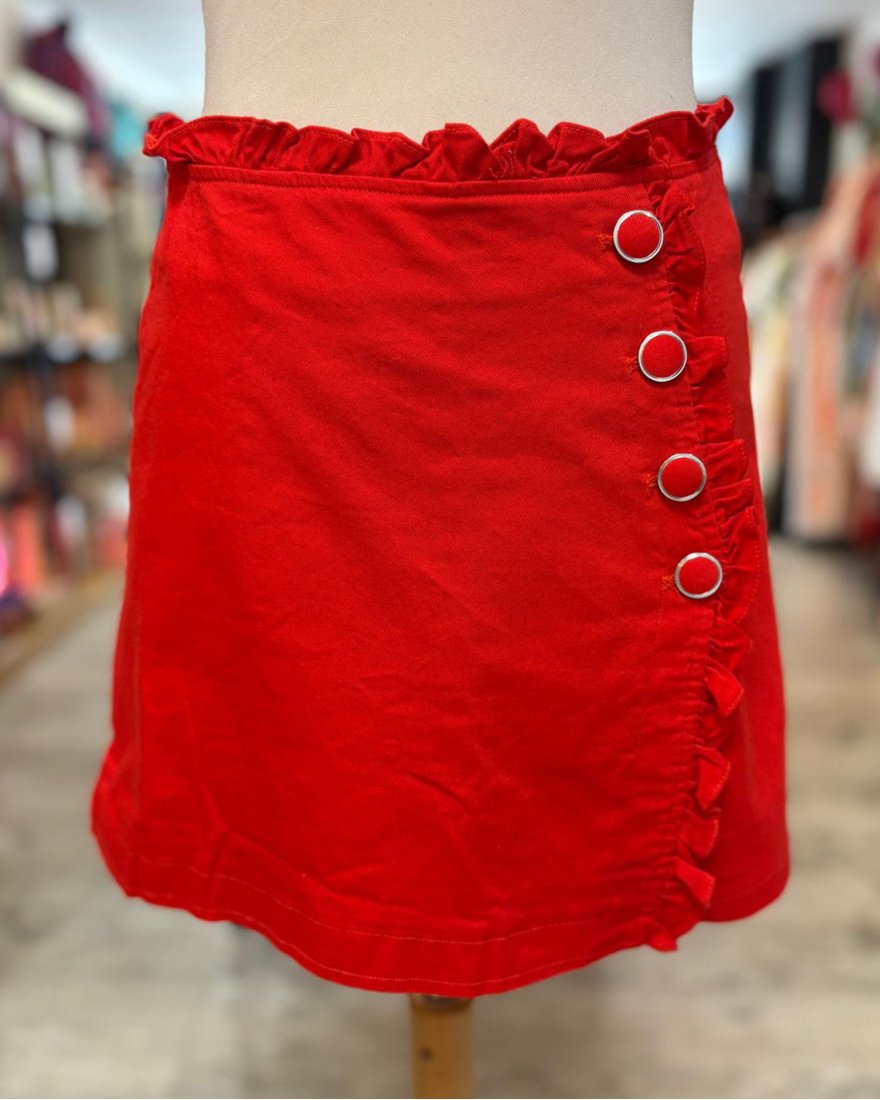 Jupe short rouge avec des petits volants
