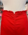 Jupe short rouge avec des petits volants