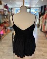 Petit top en crochet noir et fines bretelles