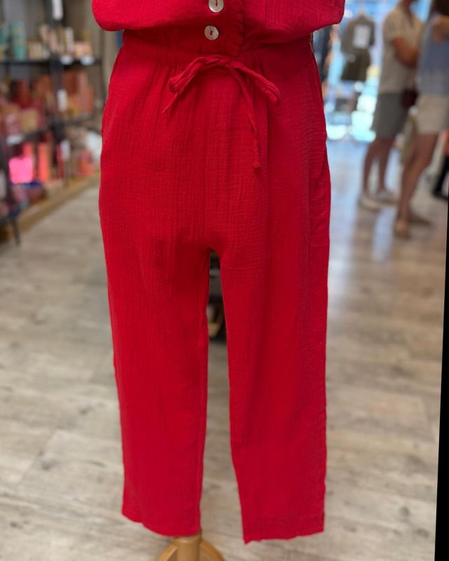 Combinaison en gaze de coton rouge sans manches