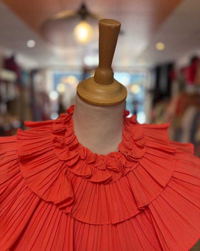 Top corail à volants plissés