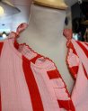 Chemisier en gaze de coton rose à rayures rouges