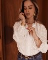Blouse blanche fleurie à manches longues élastiquées