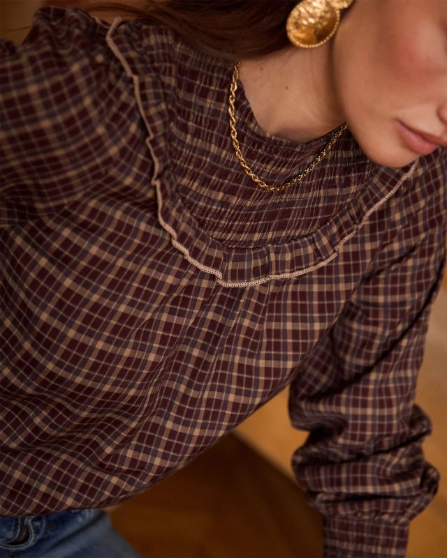 Blouse à carreaux bordeaux et grand col smocké