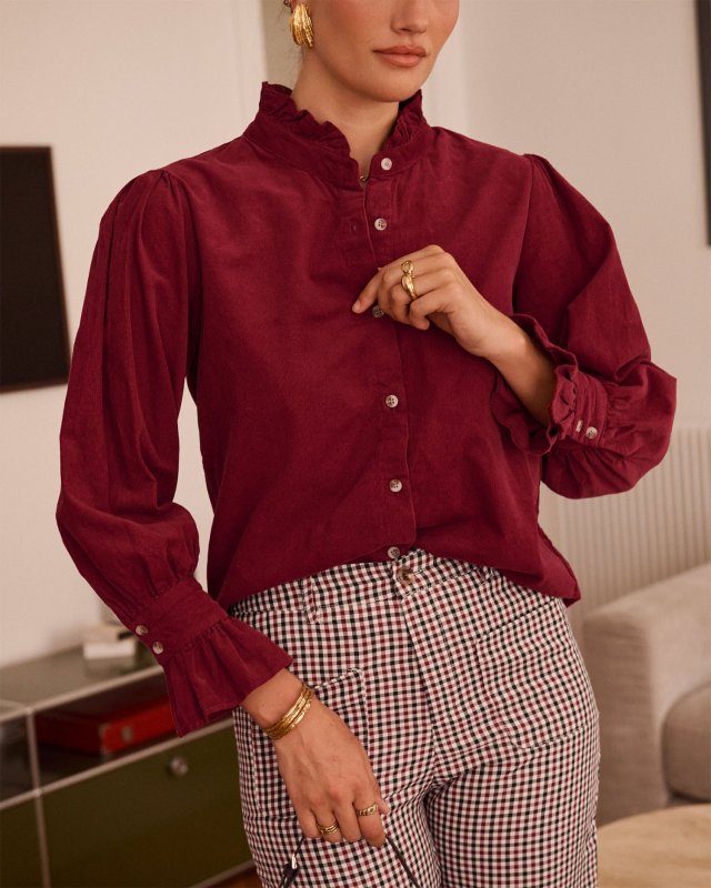 Chemise en velours bordeaux à col montant