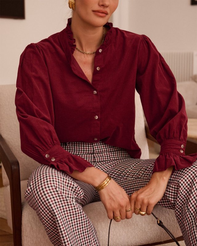 Chemise en velours bordeaux à col montant