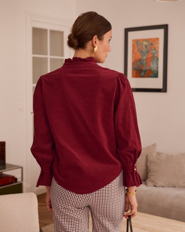Chemise en velours bordeaux à col montant