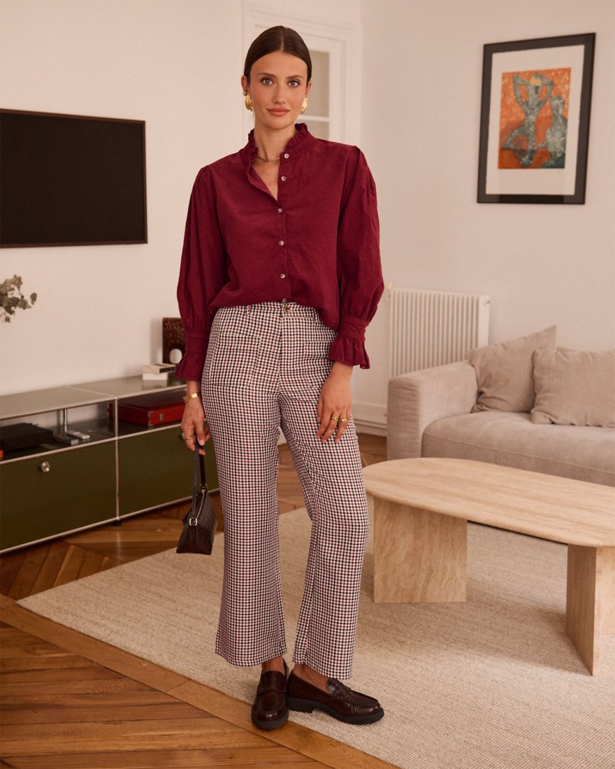 Chemise en velours bordeaux à col montant
