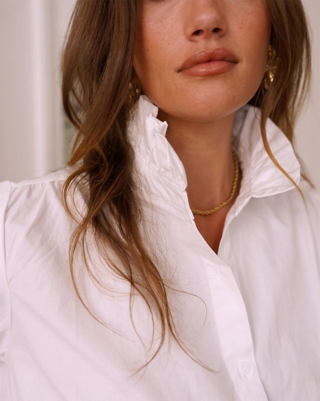 Chemise classique blanche à col montant plissé
