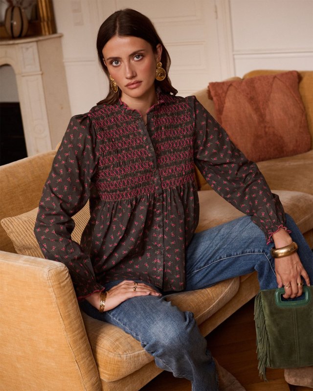 Blouse smockée kaki à motif fleuri fuchsia