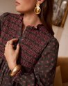 Blouse smockée kaki à motif fleuri fuchsia