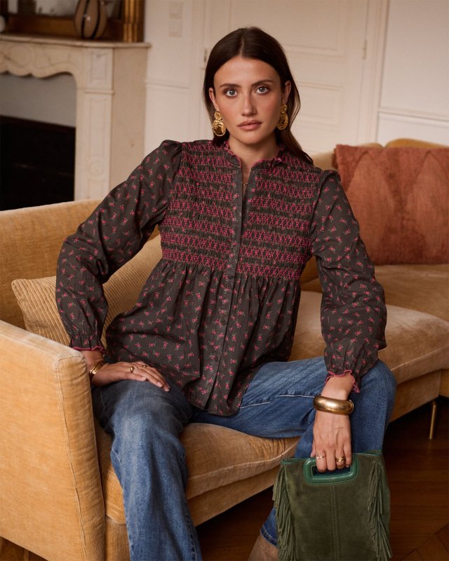 Blouse smockée kaki à motif fleuri fuchsia