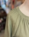 Blouse vert sauge à chevrons