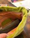 Petit sac seau en cuir effet velours