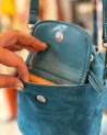 Petit sac seau en cuir effet velours