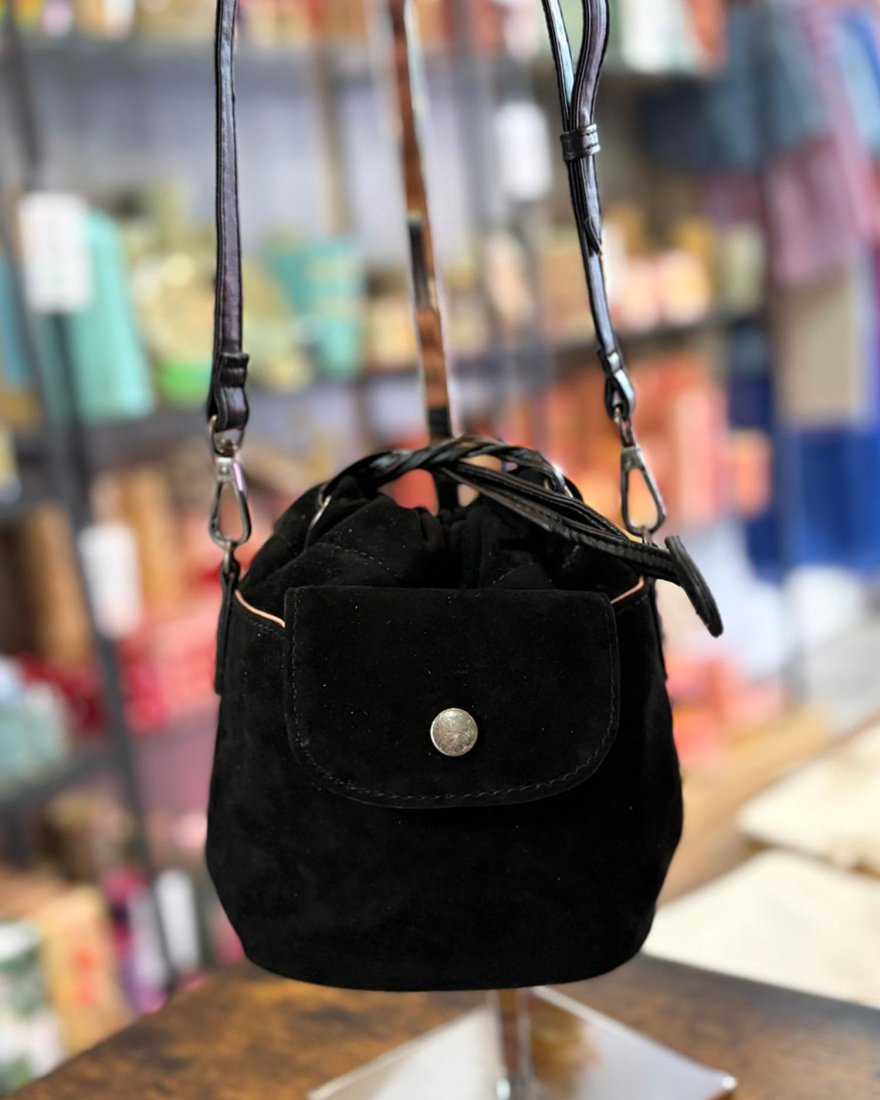 Petit sac seau en cuir effet velours