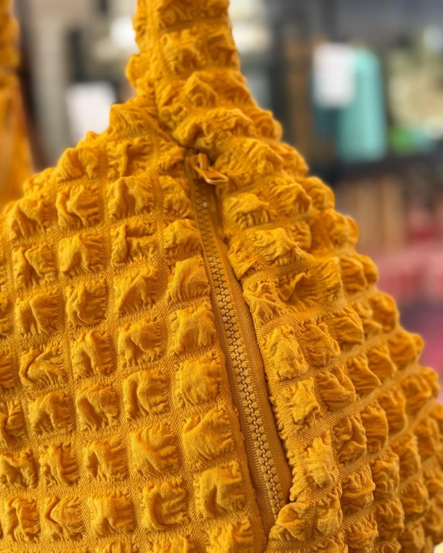 Grand sac fourre tout en tissu gaufré