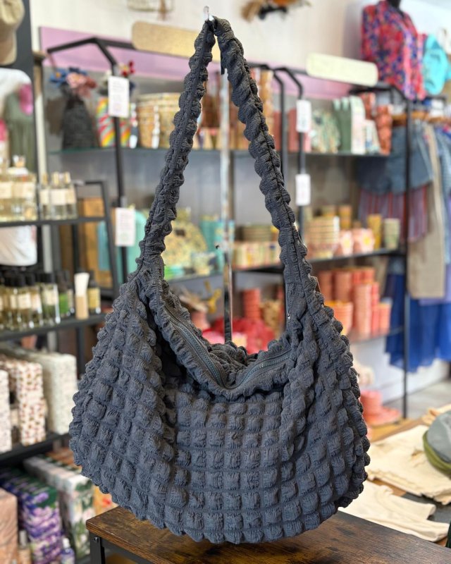 Grand sac fourre tout en tissu gaufré