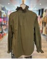 Blouse kaki à col en V volanté
